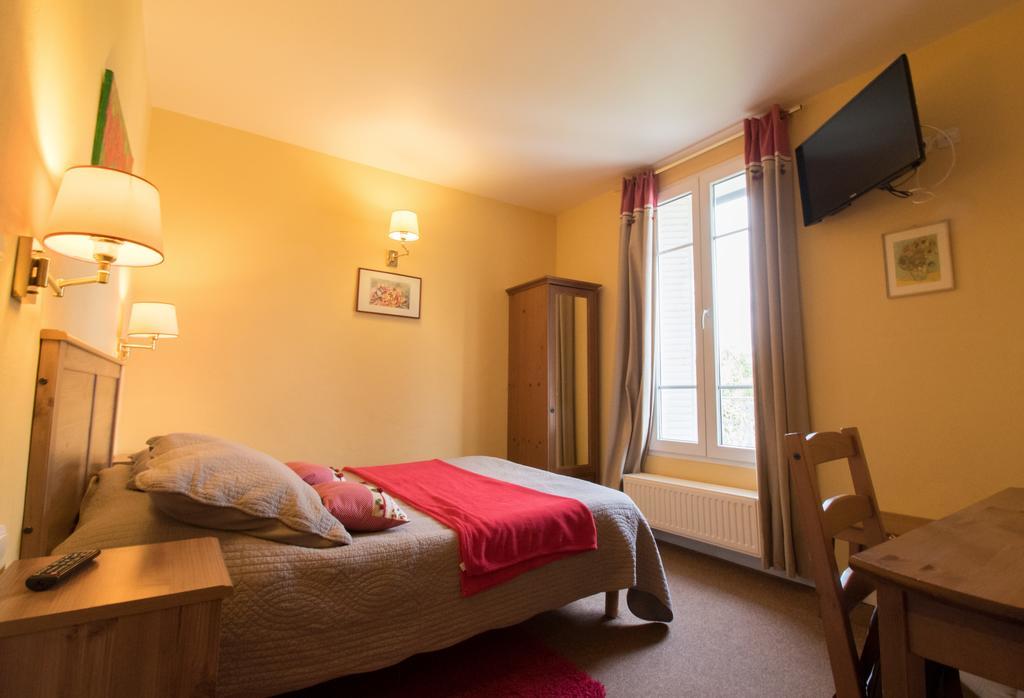 Au Bord Du Lac Hotel Saint-Remy-les-Chevreuse Exterior photo
